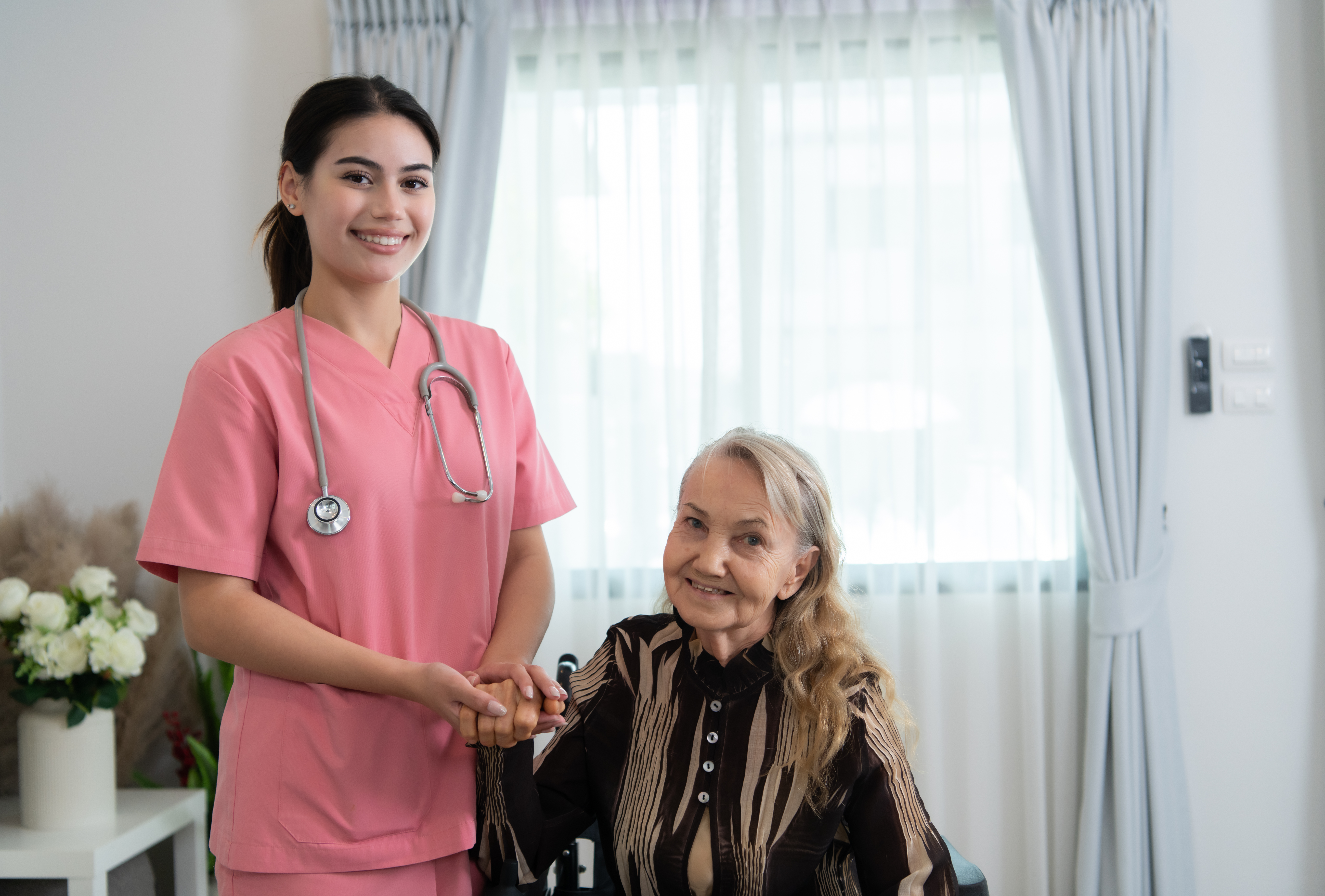 Caregiver for an elderly woman Weekly check-ups at the patient's residence. Ready to give medical advice and talk about various stories, exchange each other happily.